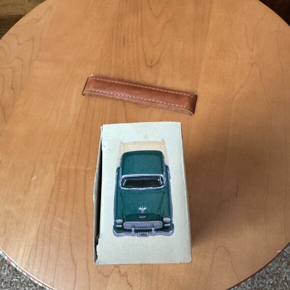 Reader's Digest Association - 1955 Chevrolet "Bel Air" Green & Cream Diecast Car - Picture 11 of 12